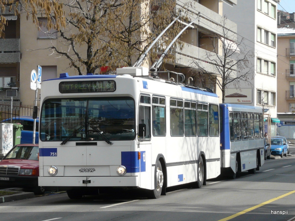 tl - NAW Trolleybus Nr.751 mit Anhnger unterwegs auf der Linie 9 in der Stadt Lausanne am 16.02.2013