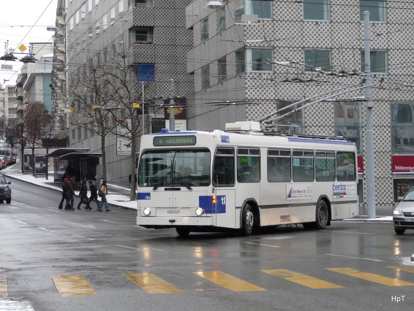 TL - NAW Trolleybus Nr.765 unterwegs auf der Linie 6 in Lausanne am 19.12.2009