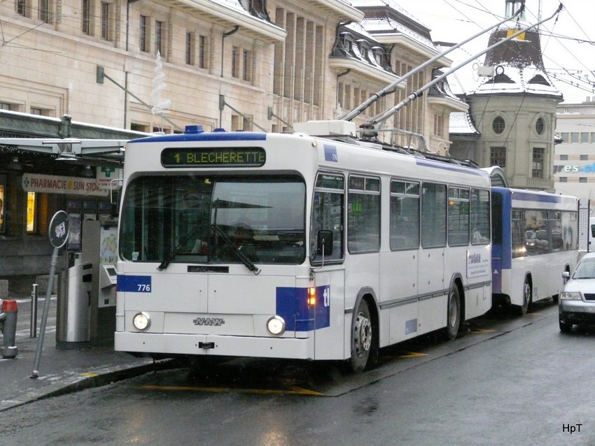 TL - NAW Trolleybus Nr.776 unterwegs auf der Linie 1 in Lausanne am 19.12.2009