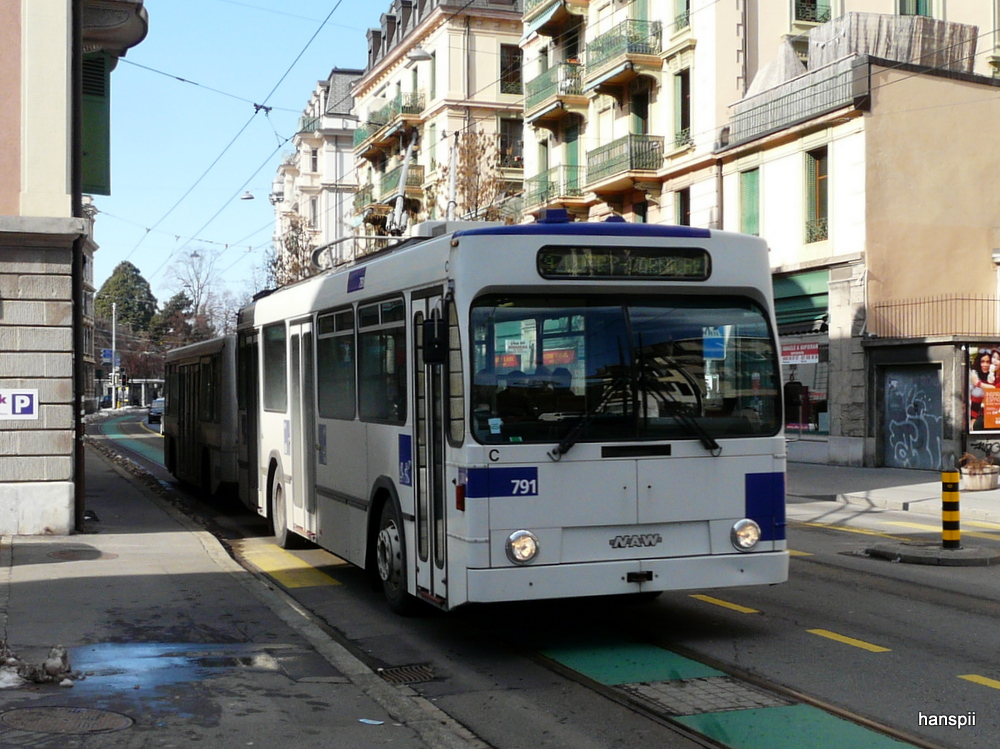 tl - NAW Trolleybus Nr.791 mit Anhnger unterwegs auf der Linie 9 in der Stadt Lausanne am 16.02.2013