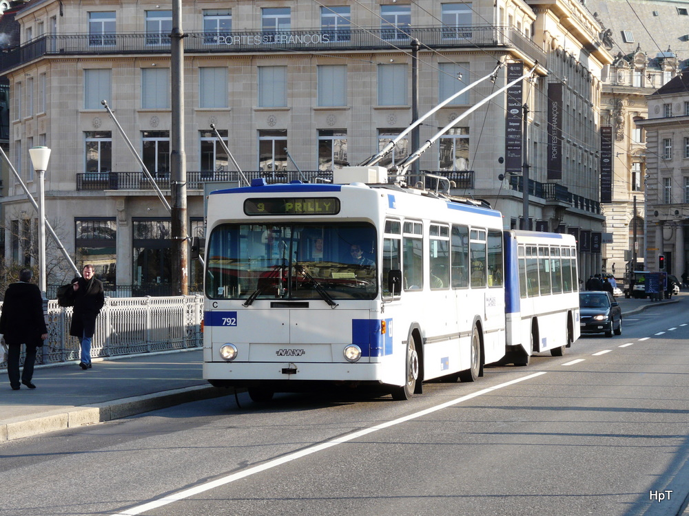 TL - NAW Trolleybus Nr.792 unterwegs auf der Linie 9 in der Stadt Lausanne am 22.01.2011
