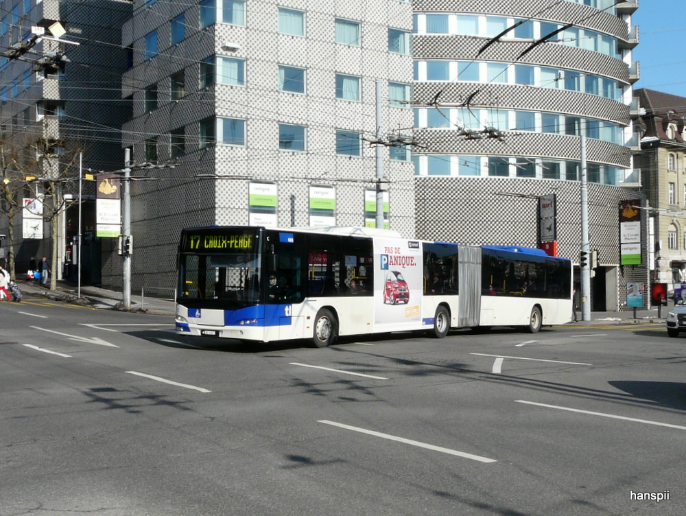 tl - Neoplan Gelenkbus Nr.603 VD 1587 unterwegs auf der Linie 17 in Lausanne am 16.02.2013