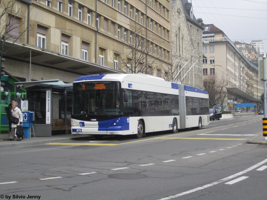 tl Nr. 870 (Hess Swisstrolley 4 BGT-N2C) am 27.3.2013 in Lausanne, Riponne-M.Béjard. Mit dem Bild, des zum Zeitpunkt der Aufnahme neusten Buses der tl, möchte ich die umfangreiche Bilder-Serie aus der Westschweiz abschliessen, da ich seit Anfangs April wieder in der Deutschschweiz arbeite und wohnhaft bin. Ich hoffe, euch haben die Bilder aus der Romandie gefallen.