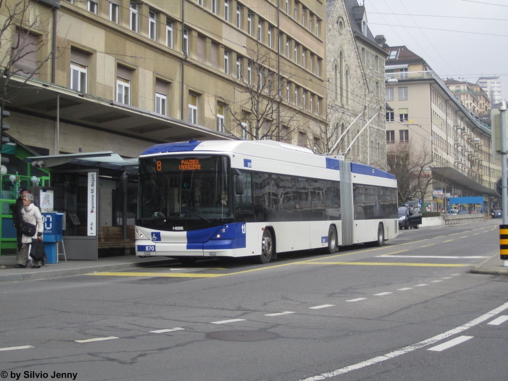 tl Nr. 870 (Hess Swisstrolley 4 BGT-N2C) am 27.3.2013 in Lausanne, Riponne-M.Bjard. Mit dem Bild, des zum Zeitpunkt der Aufnahme neusten Buses der tl, mchte ich die umfangreiche Bilder-Serie aus der Westschweiz abschliessen, da ich seit Anfangs April wieder in der Deutschschweiz arbeite und wohnhaft bin. Ich hoffe, euch haben die Bilder aus der Romandie gefallen.