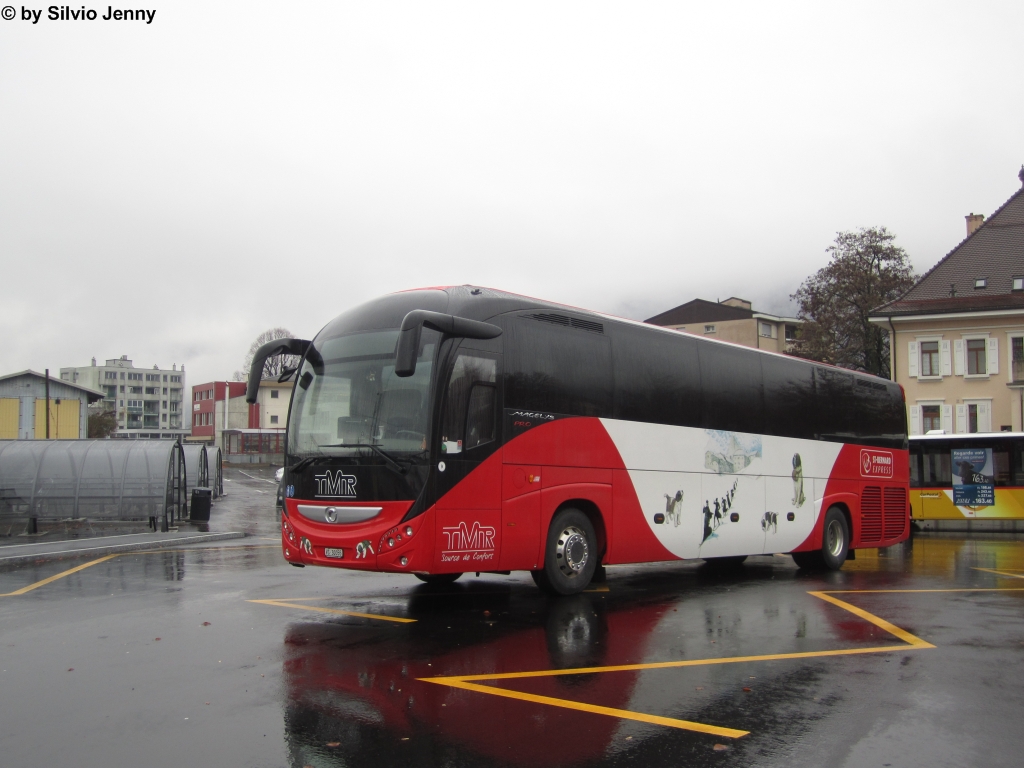 tmr Nr. 9 (Iveco/Irisbus Magelys) am 28.11.2012 beim Bhf. Martigny. Dieser Reisebus wird jeweils fr den St.Bernhard-Express ins italienische Aosta eingesetzt.