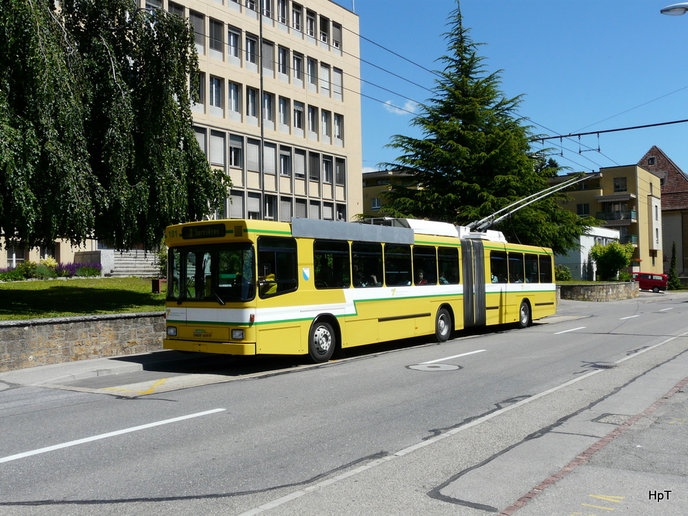 TN Neuchtel - NAW Hess-Trolleybus Nr.101 unterwegs in der Stadt Neuchtel am 18.05.2011