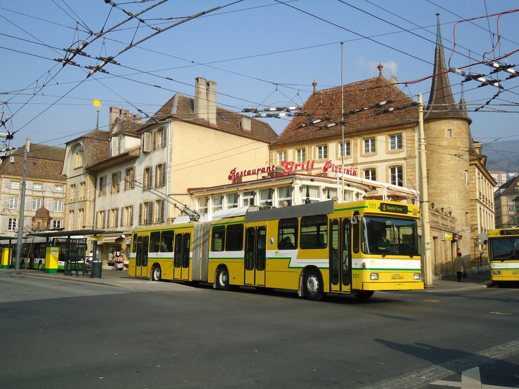 TN Neuchtel - Nr. 101 - NAW/Hess Gelenktrolleybus am 8. Mrz 2011 in Neuchtel, Place Pury