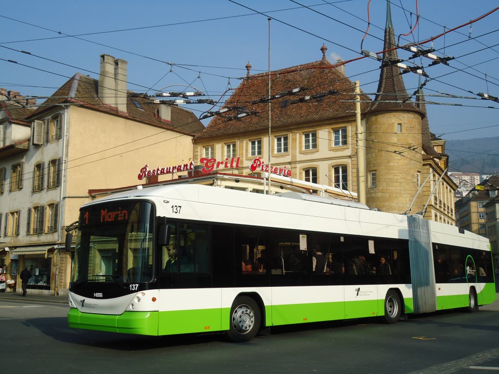 TN Neuchtel - Nr. 137 - Hess/Hess Gelenktrolleybus am 8. Mrz 2011 in Neuchtel, Place Pury