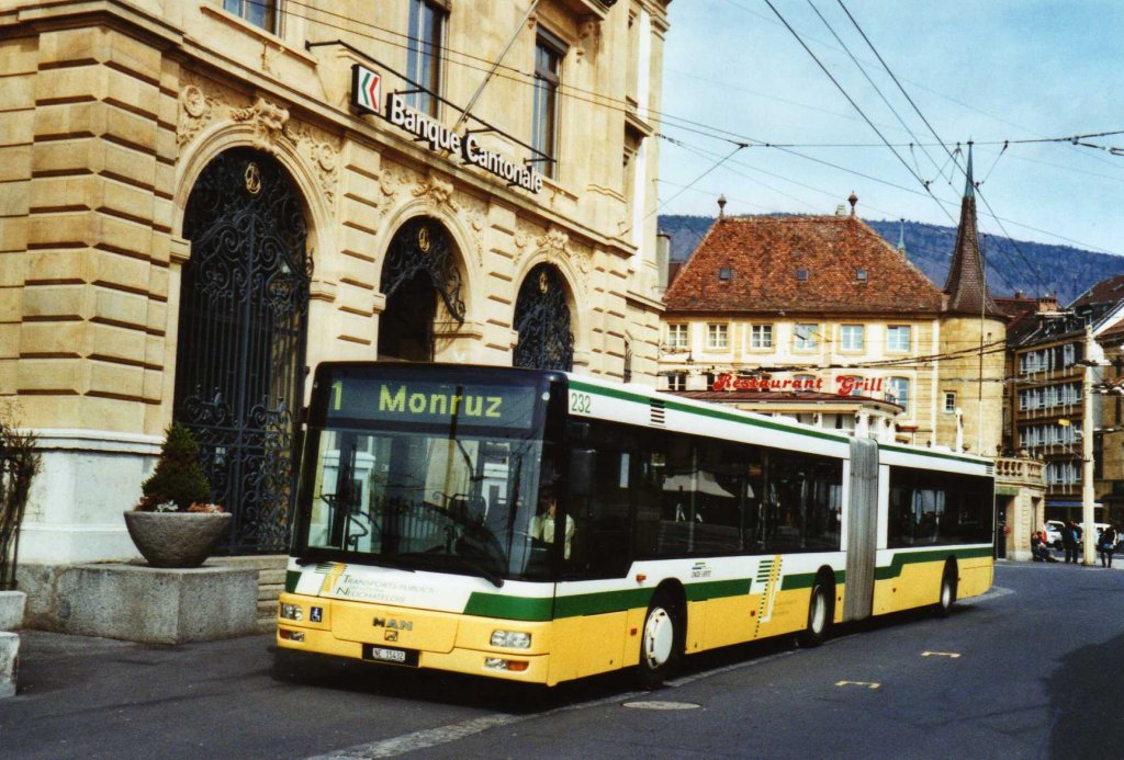TN Neuchâtel Nr. 232/NE 15'432 MAN am 22. März 2010 Neuchâtel, Place Pury