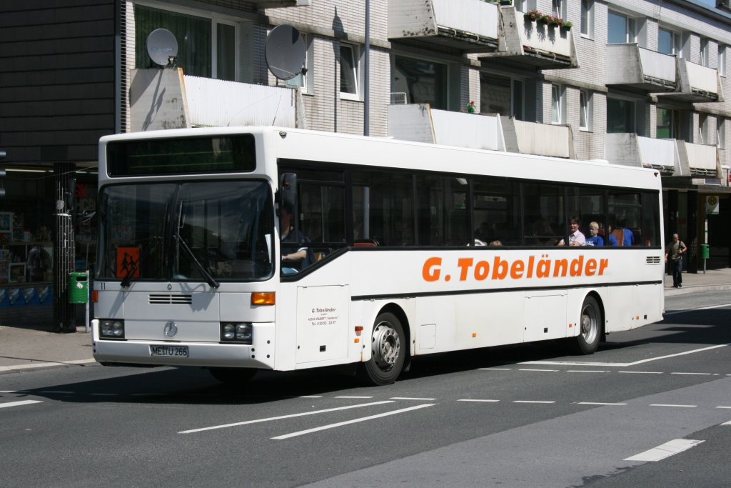 Tobelnder (ME TU 266) fhrt im Schlerverkehr in Velbert.
Velbert, 11.6.2010.