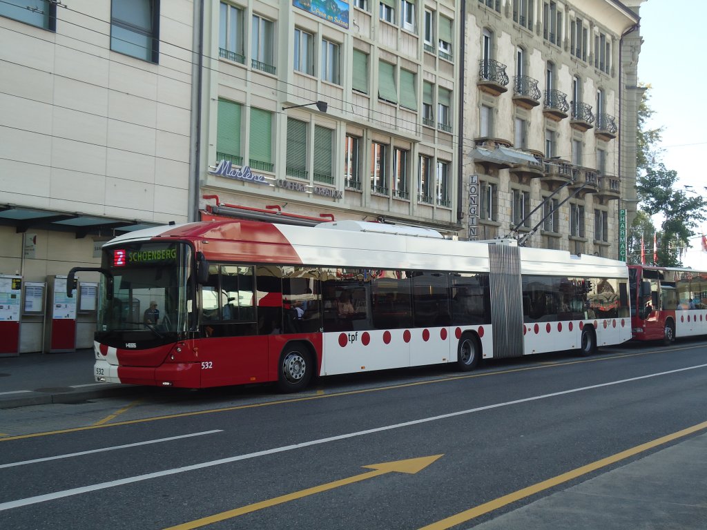 TPF Fribourg - Nr. 532 - Hess/Hess Gelenktrolleybus am 19. August 2012 beim Bahnhof Fribourg