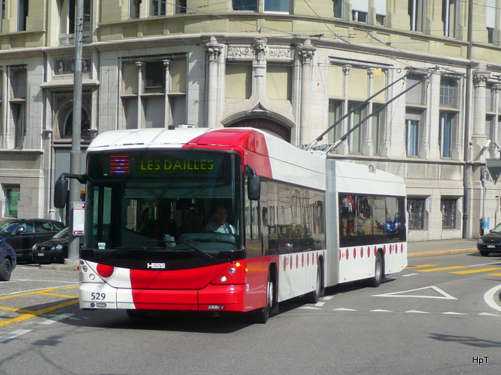 tpf - Hess-Swisstrolley BGT-N2C  Nr.529 unterwegs auf der Linie 2 in Fribourg am 05.08.2011