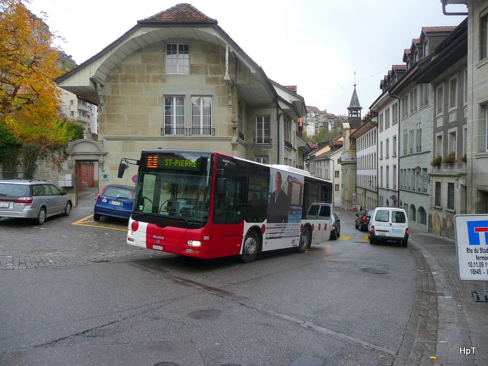 tpf - MAN Lion`s City Bus Nr.351  FR 300401 unterwegs auf der Linie 4 in der Stadt Fribourg am 09.11.2009