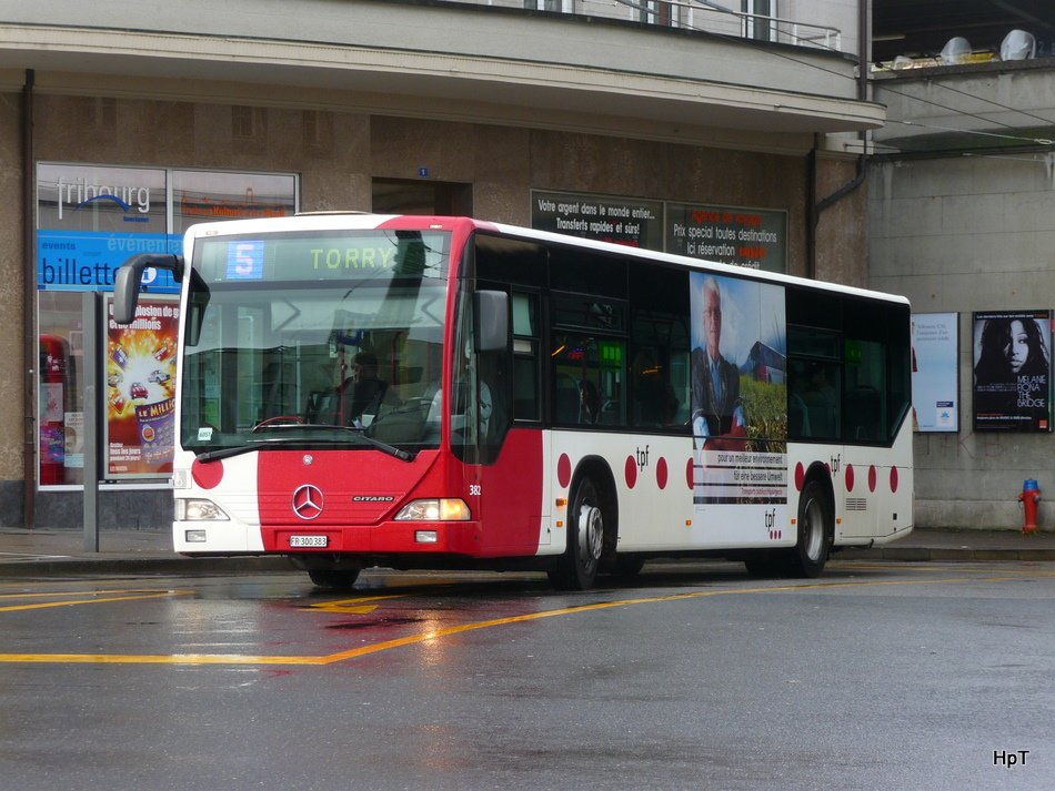 tpf - Mercedes Citaro Nr.382 FR 300383 unterwegs auf der Linie 5 bei den Bushaltestellen neben dem Bahnhof von Fribourg am 09.11.2009