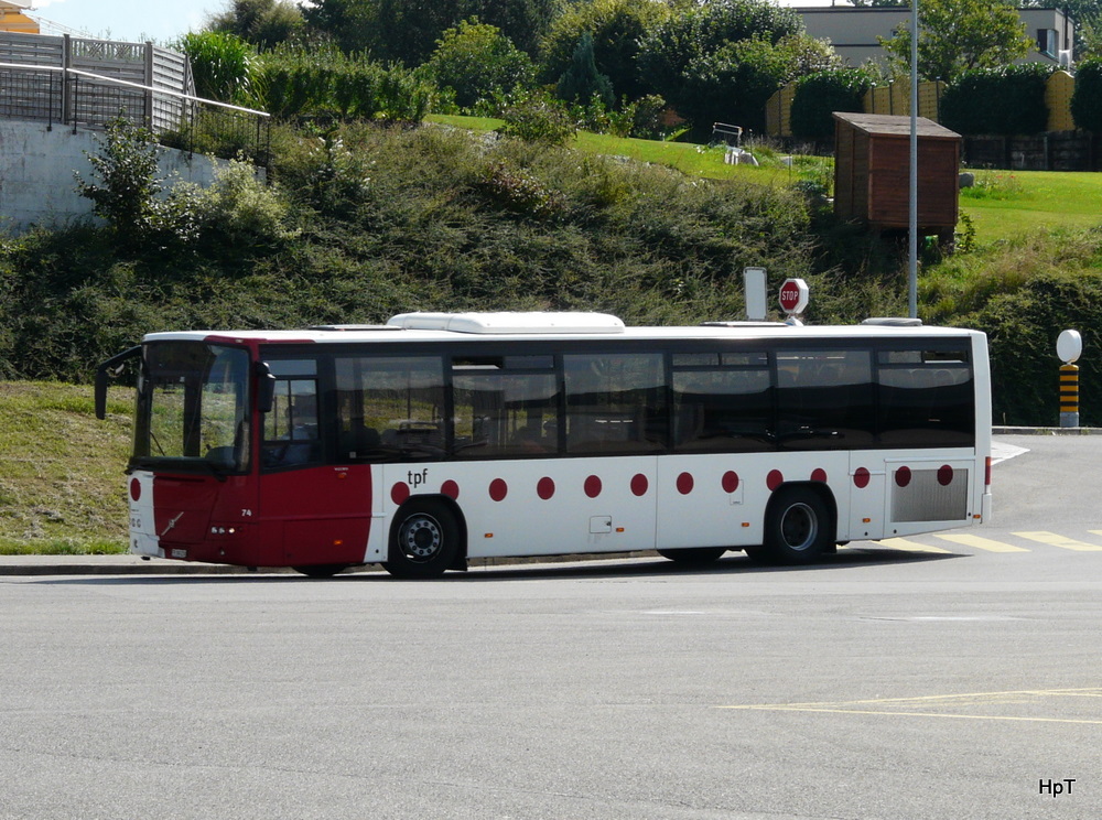 tpf - Volvo 8700 Nr.74  FR 300230 unterwegs in Bulle am 05.09.2010