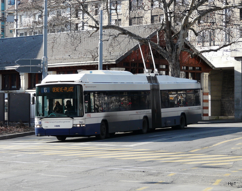 TPG Genf - Hess-Swisstrolleybus BGT-N2C  Nr.761 unterwegs auf der Linie 6 in der Stadt Genf am 18.02.2012