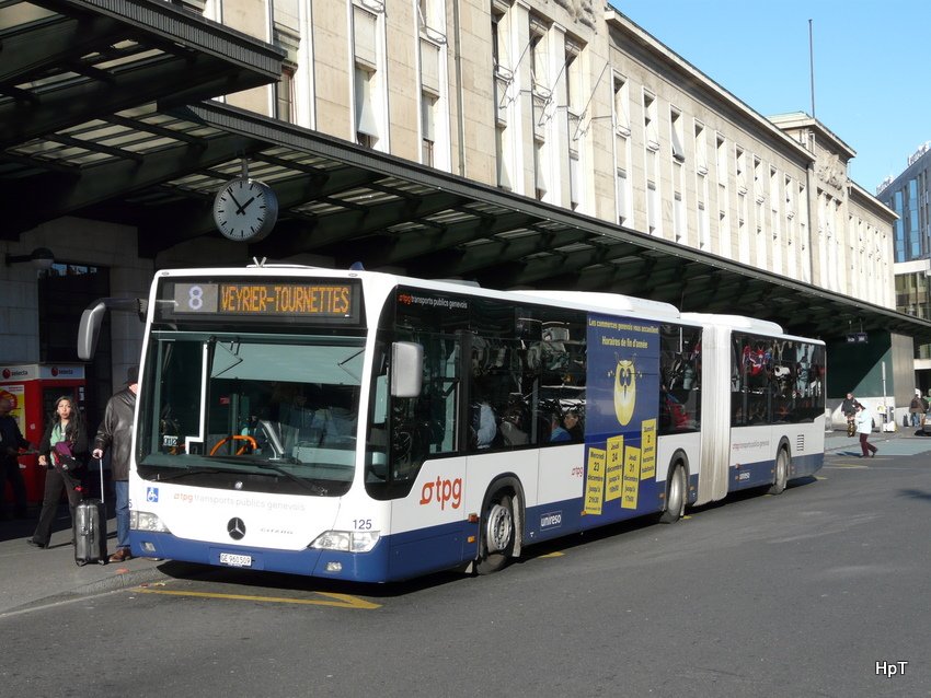 TPG - Mercedes Citaro Nr.125 GE 960509 unterwegs auf der Linie 5 bei der Haltestelle vor dem Bahnhof Genf am 11.12.2009