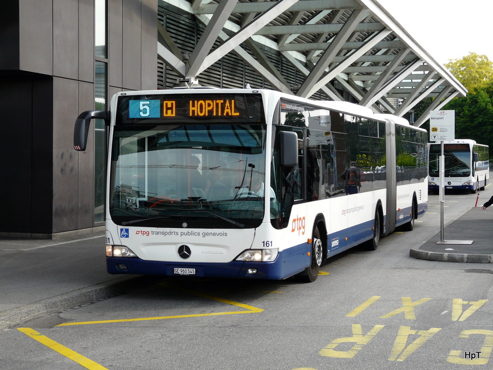 TPG - Mercedes Citaro Nr.161 GE 960545 unterwegs auf der Linie 5 bei der Haltestelle neben dem Flughafen in Genf am 07.05.2011

