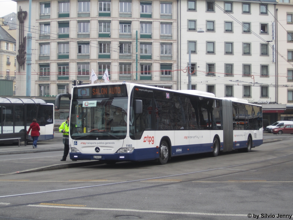 tpg Nr. 1165 (Mercedes CitaroII O530G) am 7.3.2013 beim Gare-Cornavin als Shuttlebus zum Autosalon. 