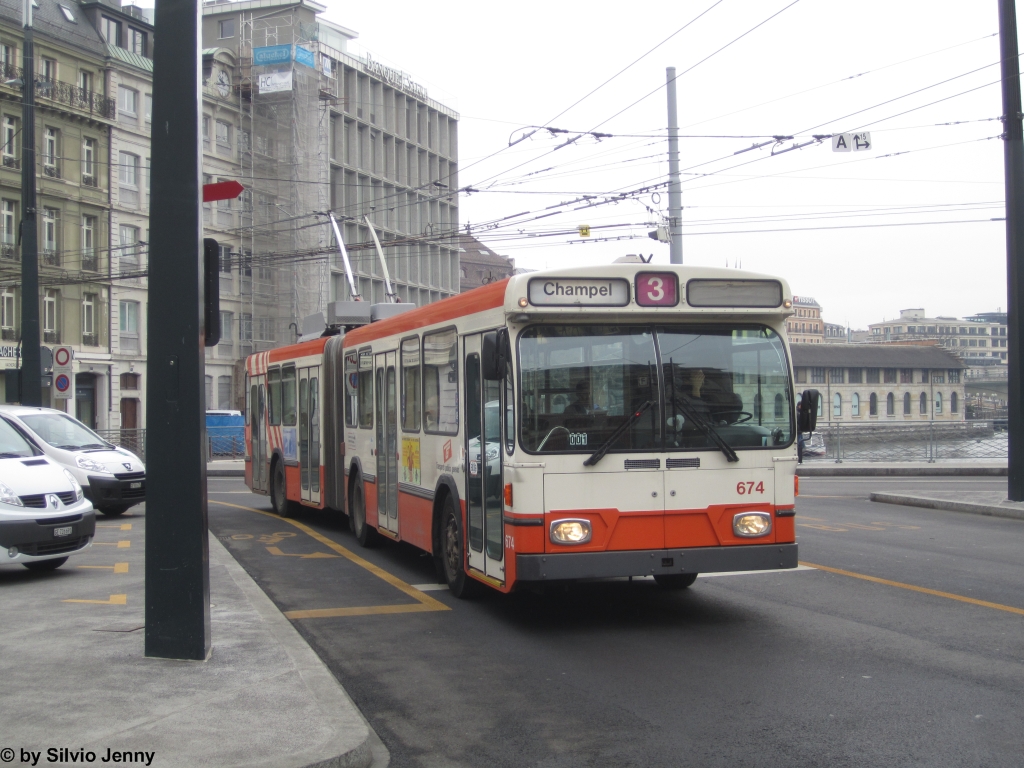 tpg Nr. 674 (Saurer/Hess BBC) am 7.3.2013 in Genève, Bel-Air.