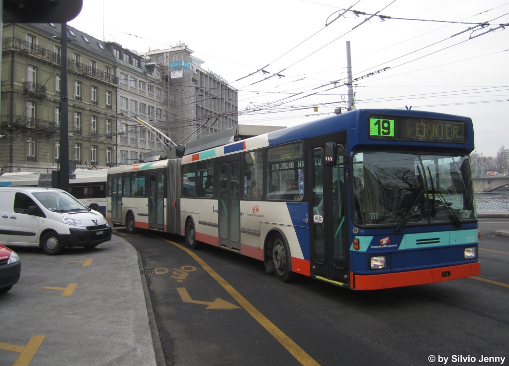tpg Nr. 712 (NAW/Hess Swisstrolley 1) am 7.3.2013 in Genf, Bel-Air