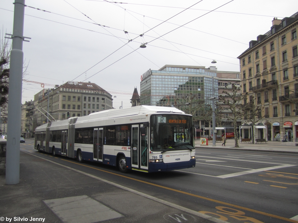 tpg Nr. 785 (Hess Lightram 3 BGGT-N2C) am 7.3.2013 in Genve, 22-Cantons auf einer Probefahrt.