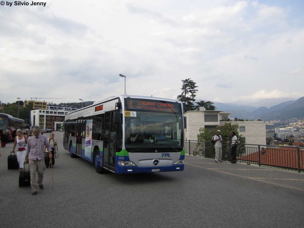 tpl Nr. 305 (Mercedes CitaroII O530) am 24.8.2012 beim Bhf. Lugano.