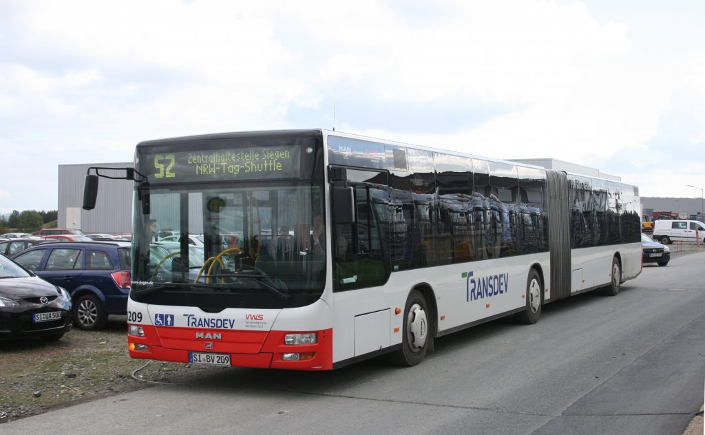 Transdev 0209 (SI BV 209) mit der Linie S2 auf der Wilhelmshhe in Siegen.
18.9.2010