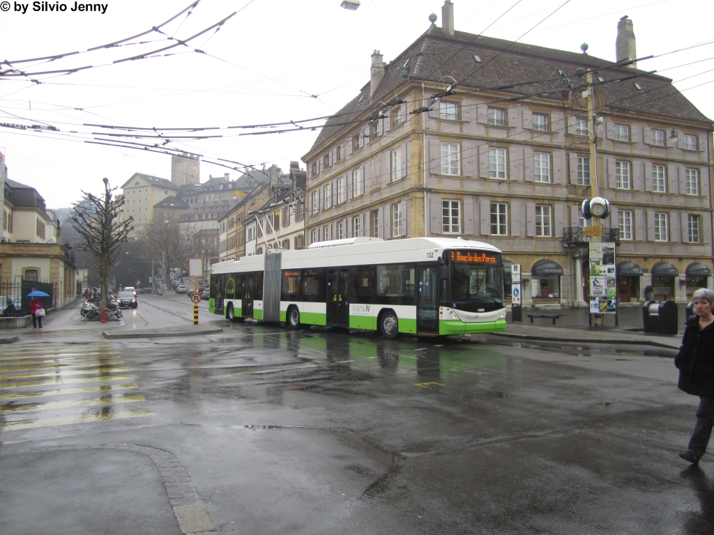 transN Nr. 132 (Hess Swisstrolley 3 BGT-N2C) am 8.3.2013 in Neuchtel, Place-Pury