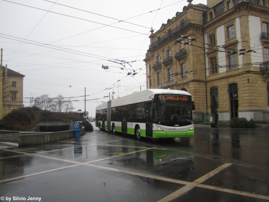 transN Nr. 134 (Hess Swisstrolley 3 BGT-N2C) am 8.3.2013 in Neuchtel, Place Pury