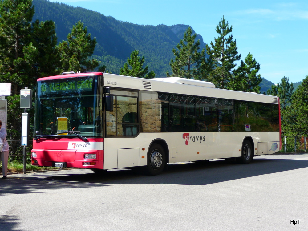 travys - MAN VD 360489 bei der Bushaltestelle vor dem Bahnhof in Vallorbe am 31.07.2010