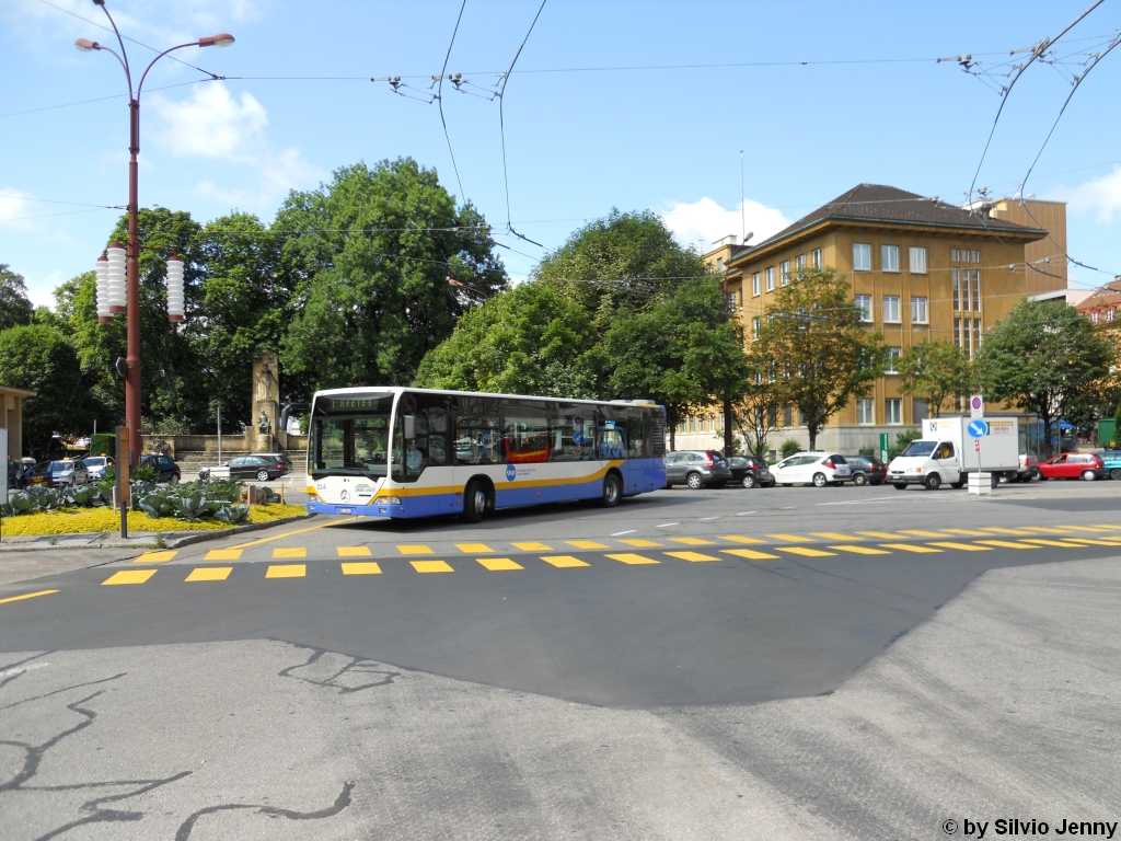 trn Nr. 214 (Mercedes Citaro O530) am 27.7.2010 vor dem Bhf. La-Chaux-de-Fonds