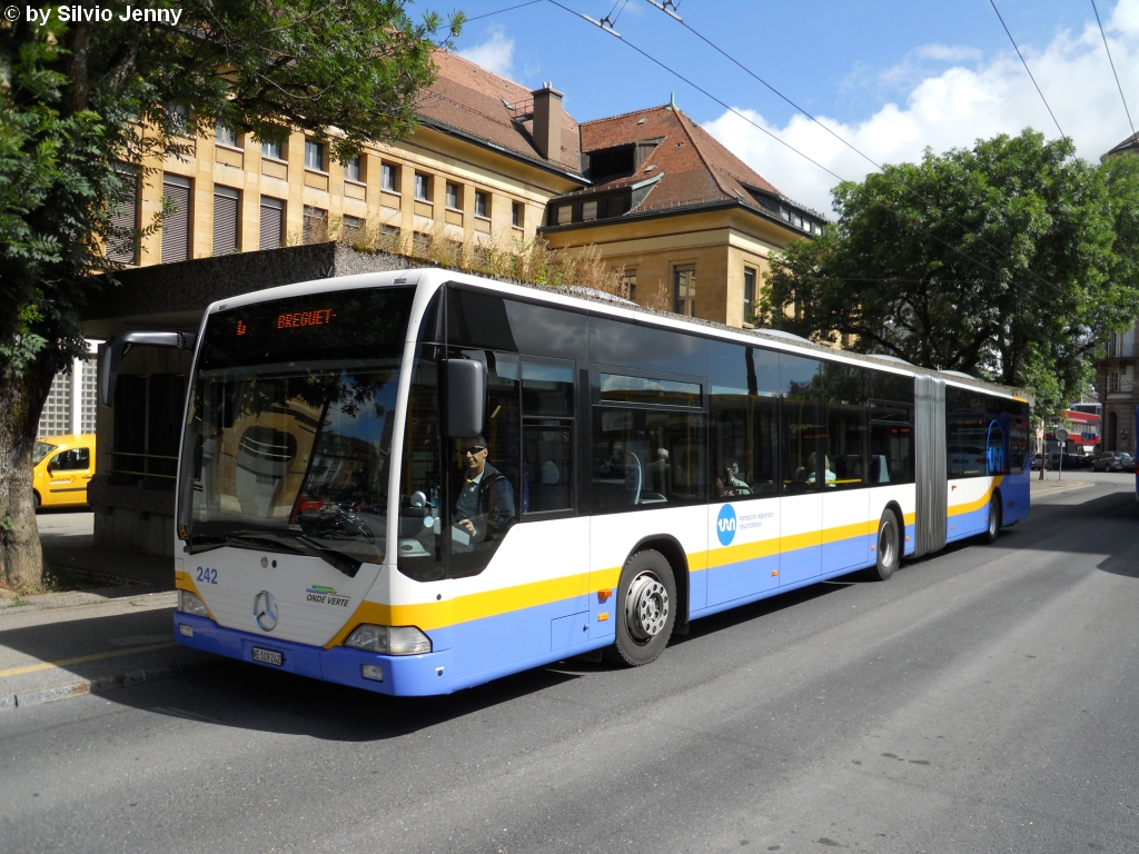 trn Nr. 242 (Mercedes Citaro O530G) am 27.7.2010 beim Bahnhof La-Chaux-de-Fonds.