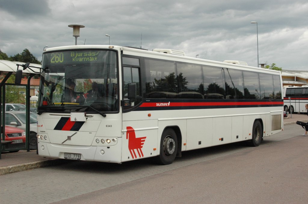 berland-Linienbus Volvo 8700 zur Abfahrt bereit vor dem Bahnhof Falun/Schweden am 13.06.2011.