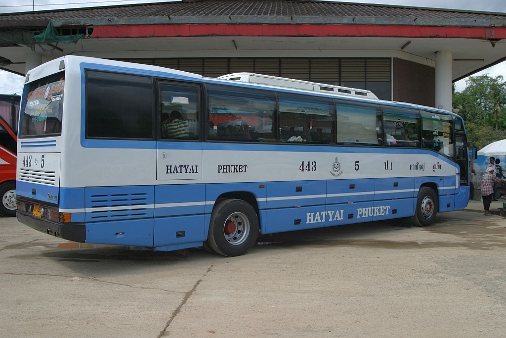 berlandbus, Typ MB O404, mit Nr. 443-5 am 06.Juni 2007 im Bus-Terminal von Krabi(Thailand).