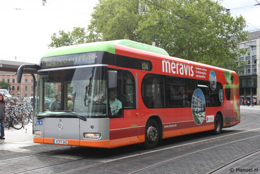 stra 9341 (H PT 341) macht Werbung fr Meravis.
Hannover HBF, 16.8.2010.