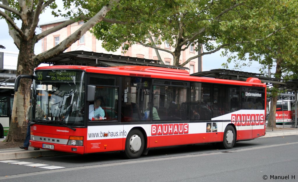 Untermainbus (AB VU 31) wirbt fr Bauhaus.
Aufgenommen am HBF Aschaffenburg, 18.8.2010.