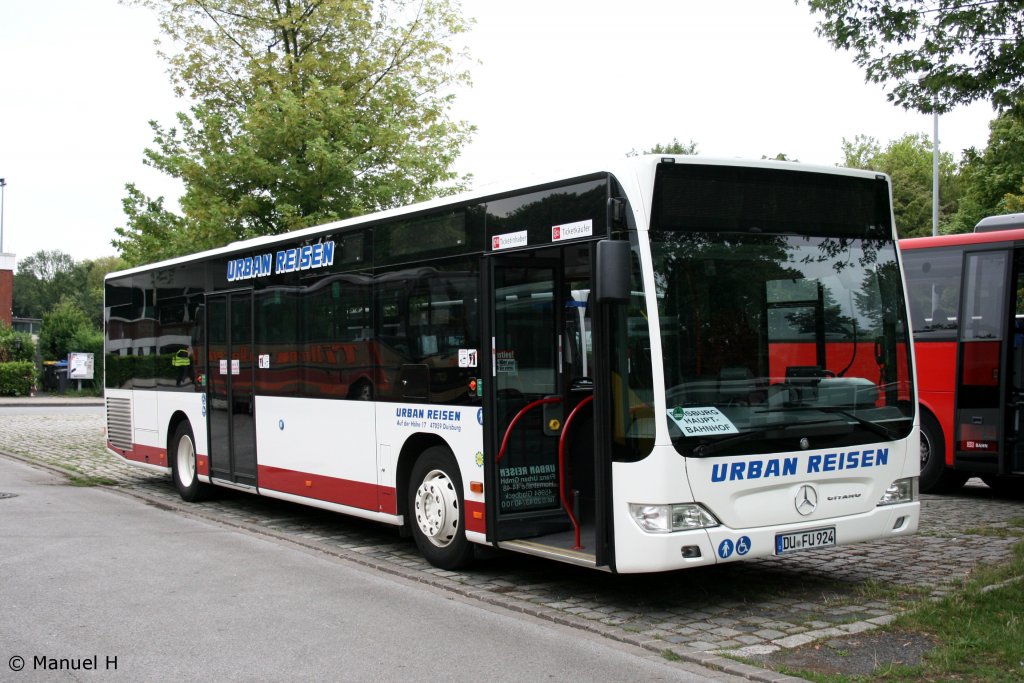 Urban Reisen (DU FU 924).
Wenn keine Sonderfahrten gefahren werden, fhrt Urban im Auftrag der DVG Linie in Duisburg.
Duisburg MSV Arena, 31.7.2010.