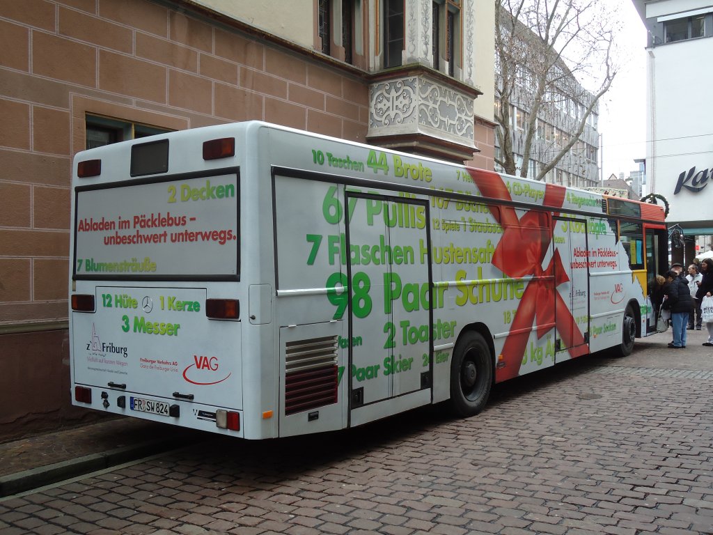 VAG Freiburg (Pcklebus) Nr. 824/FR-SW 824 Mercedes O 405N am 11. Dezember 2010 Freiburg, Engelstrasse