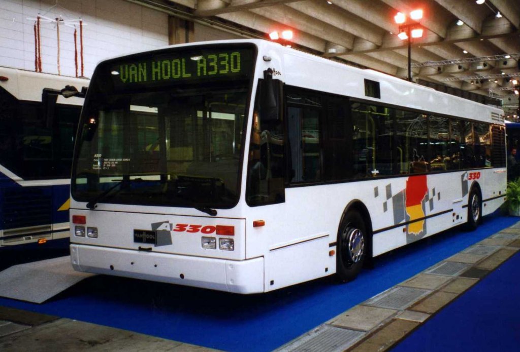 Van Hool A330, aufgenommen auf der IAA 2000 in Frankfurt.