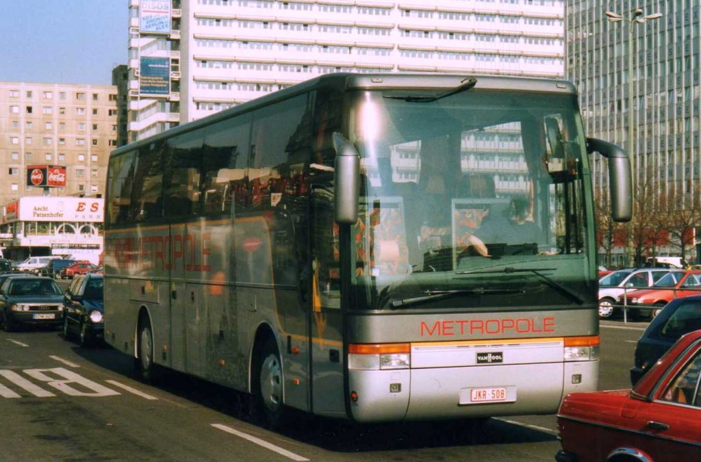 Van Hool Acron T9, aufgenommen im April 2002 am Alexanderplatz in Berlin.
