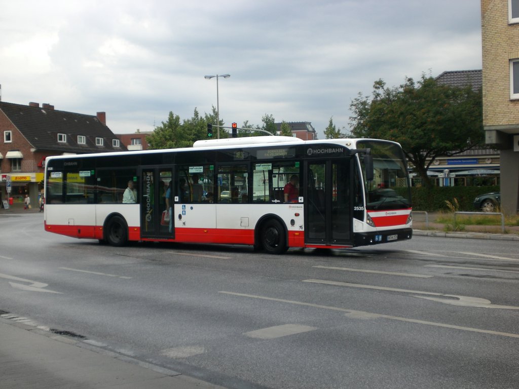 Van Hool AG 300 auf der Linie 283 nach Kalvslohtwiete an der Haltestelle Eidelstedter Platz.