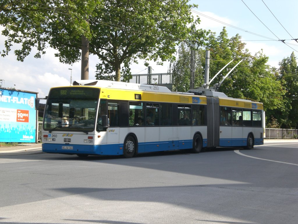 Van Hool AG 300 T auf der Linie 682 nach Solingen Hhscheid Brockenberg am Hauptbahnhof Solingen.(9.7.2012) 