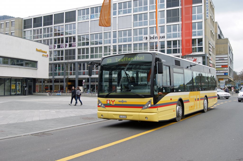 Van Hool Bus BE 102205 auf der Linie 33 am Bahnhof Thun. Die Aufnahme stammt vom 12.04.2010.