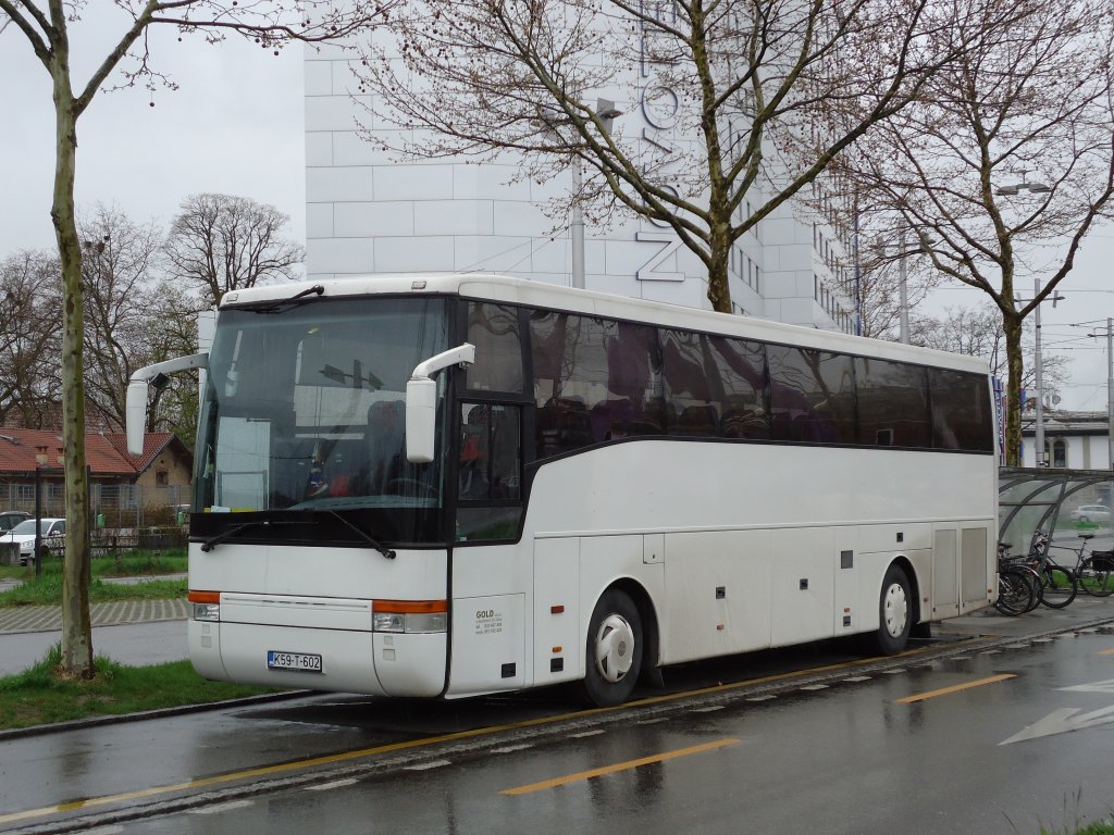 Van Hool de la maison Gold Tours (Bosnie) photographi  le 19.04.2012  Berne