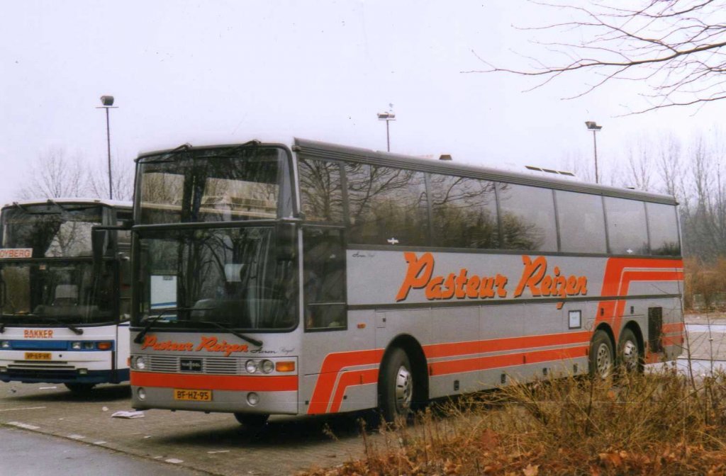 Van Hool T819 Acron, aufgenommen im Mrz 1998 auf dem Parkplatz der Westfalenhallen in Dortmund.