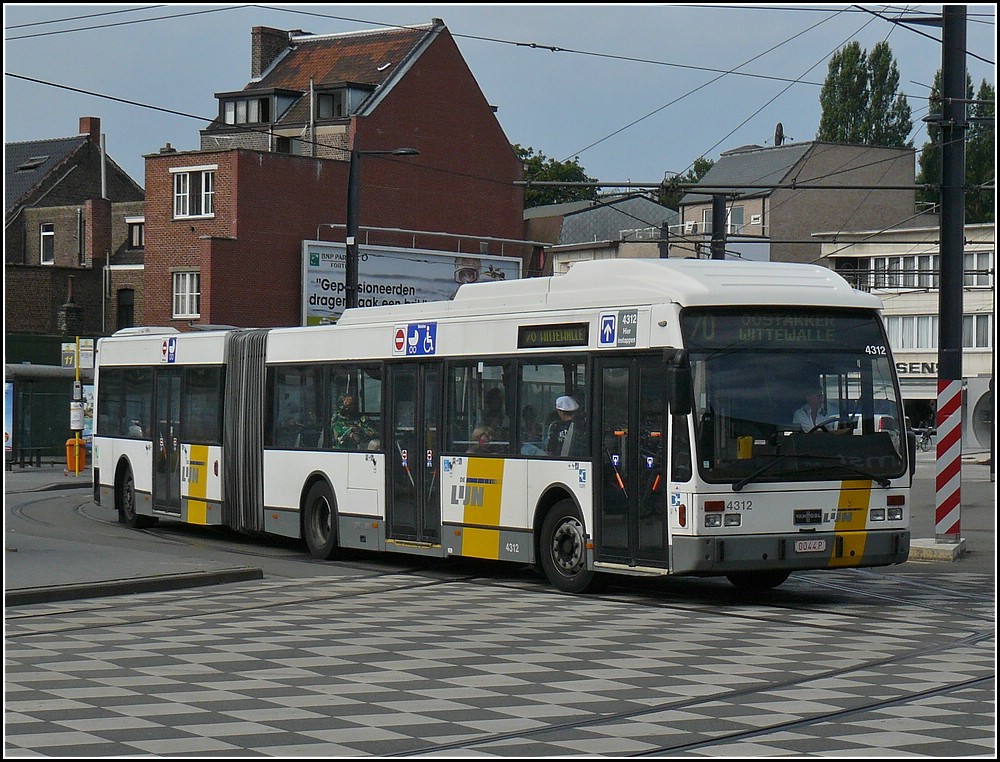 VanHool Gelenkbus aufgenommen in Gent St.Pieters am 10.07.2010