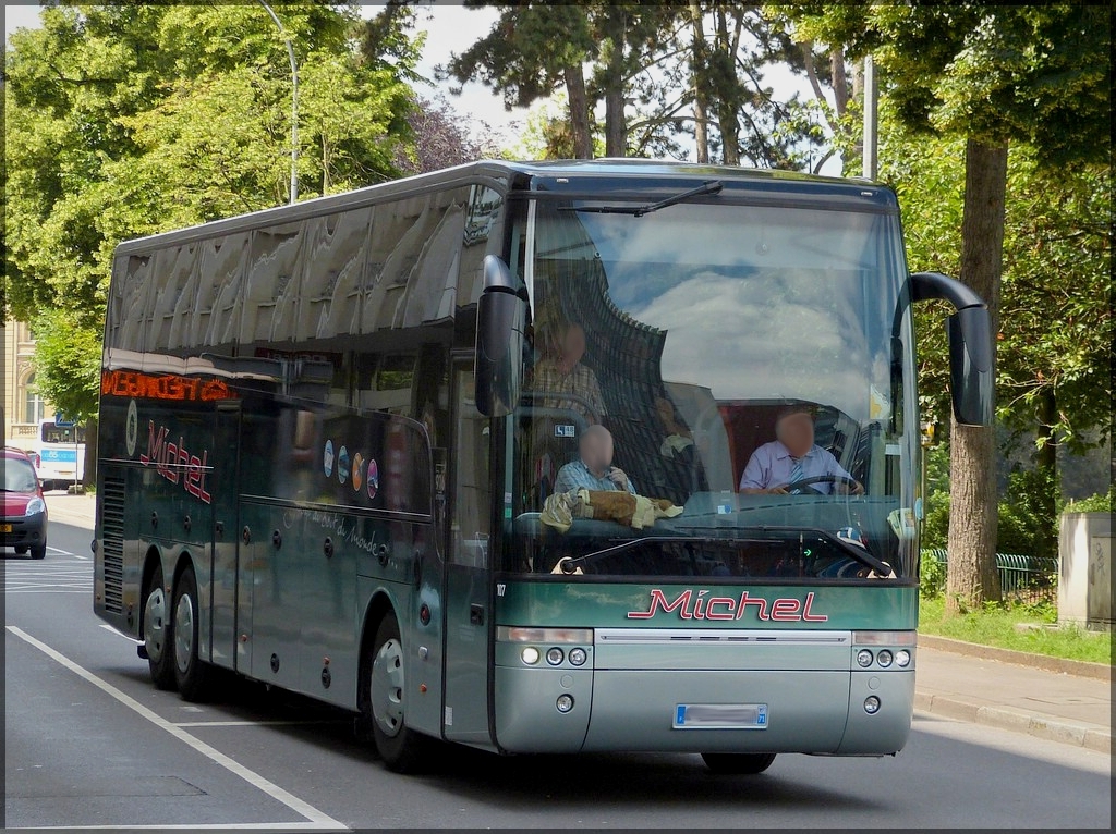 VanHool T 916 unterwegs in der Stadt Luxemburg am 03.07.2012.