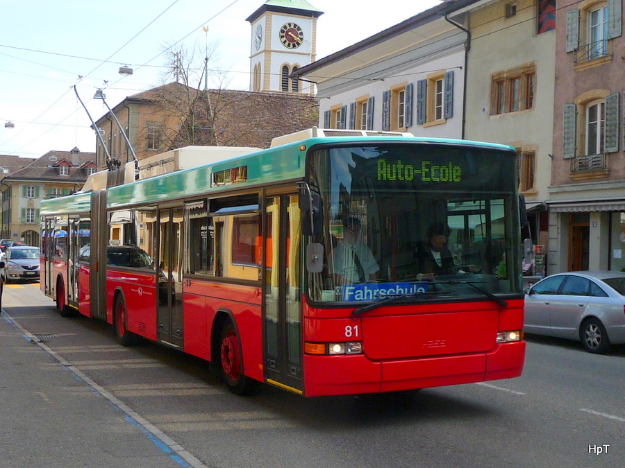 Vb Biel - NAW Trolleybus Nr 81 als Fahrschule unterwegs auf der Linie 4 in Nidau am 23.04.2010