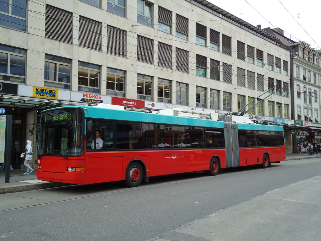 VB Biel Nr. 84 NAW/Hess Gelenktrolleybus am 24. Juli 2010 Biel, Guisanplatz